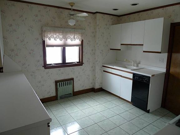 Kitchen angle 2