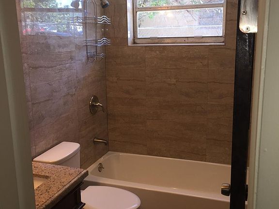 5th image of 11690 NE 18th Dr