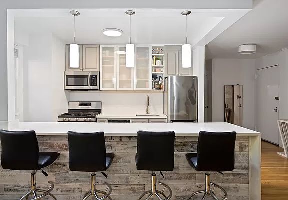 2nd image of 191 Willoughby St APT 2K