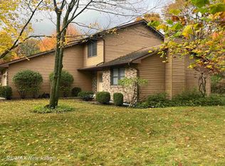 4600 Oakridge Dr, Midland, MI 48640