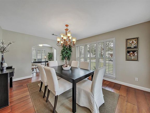 4th image of 10623 Holly Springs Dr