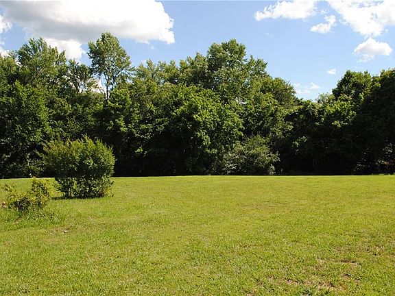 3rd image of 10252 Joyland Dr