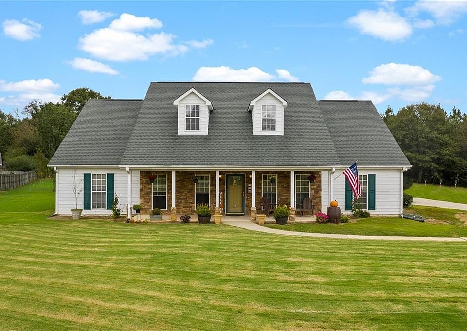 1st image of 33 Apple Wood Ln