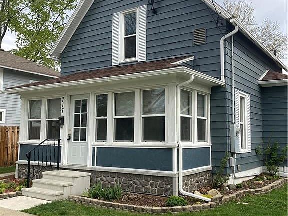 2nd image of 717 E Lawrence St
