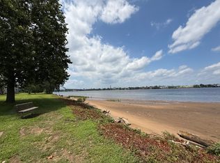 2041 Harbour Dr, Palmyra, NJ 08065