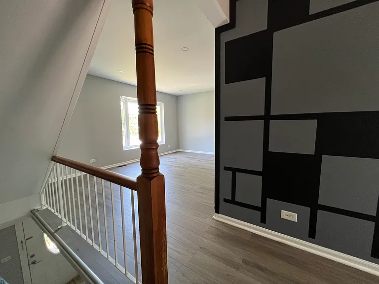 1927 Governors Ln — Photo 10