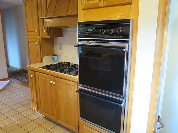 4th image of 3230 Twin Circle Dr