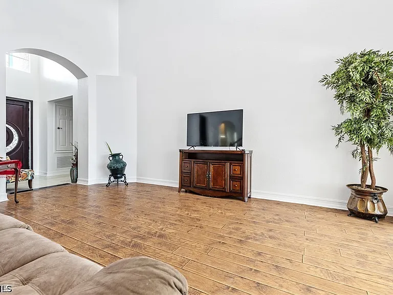 3101 SW 26th Pl — Photo 21