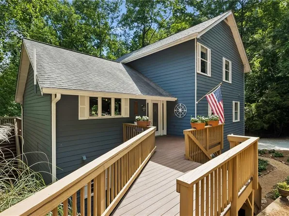 3452 Point View Cir, Gainesville, GA 30506