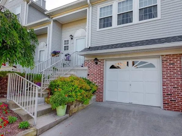 118 Wingate Dr, Hackettstown, NJ 07840