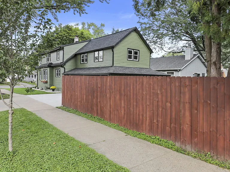 2529 Commercial Ave #1 — Photo 24
