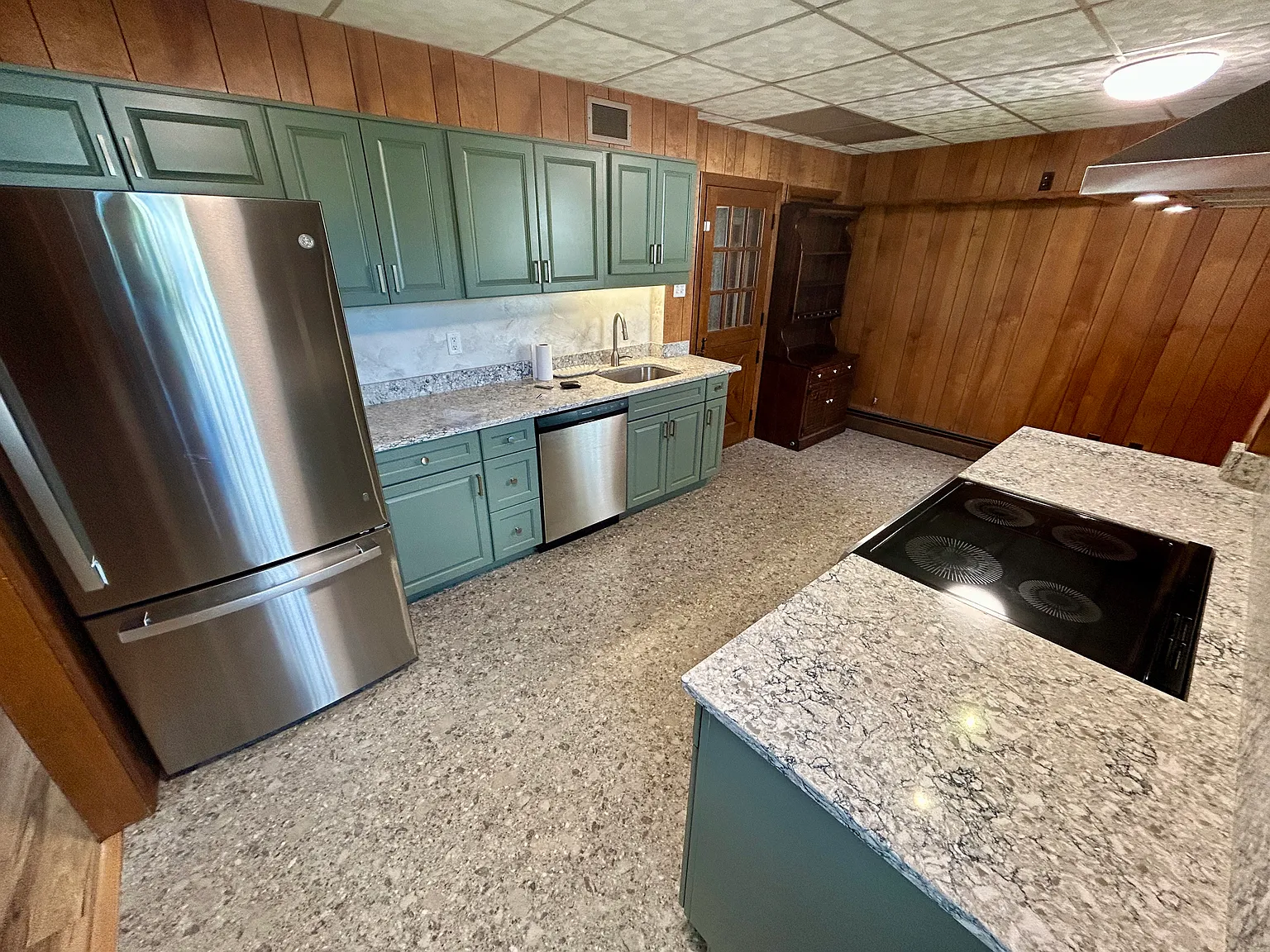3 bed, 1.5 bath, 1900 sqft, $2,500 — Photo 2