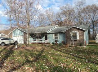 1290 N Hickory Ln, Angola, IN 46703