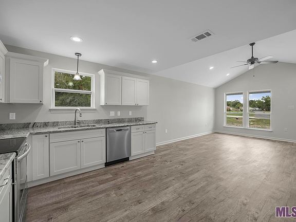 3rd image of 40423 W Hernandez Ave