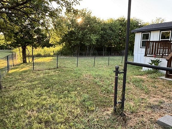 3rd image of 305 S Fm 1138