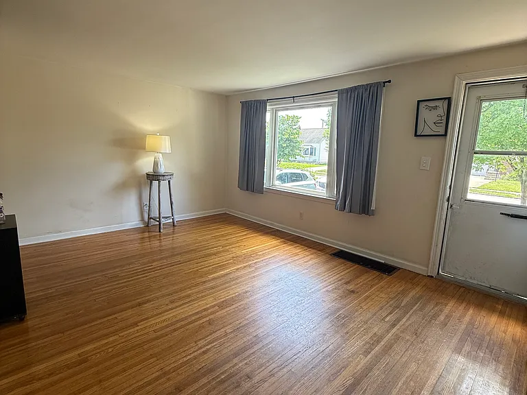 208 Orchard Dr — Photo 2