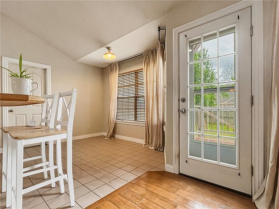 5th image of 1875 Lancaster Dr