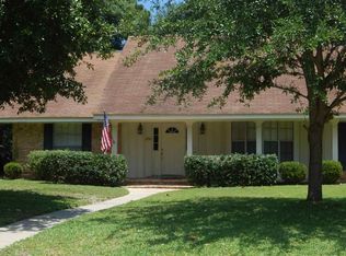 632 Bay Cliffs Rd, Gulf Breeze, FL 32561