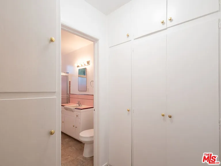 422 Arnaz Dr #7 — Photo 7
