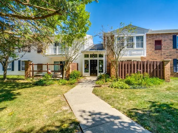 26179 Raintree Blvd #D8, Olmsted Falls, OH 44138