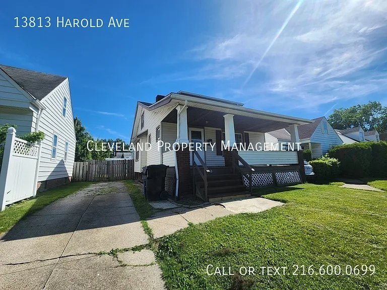 13813 Harold Ave — Photo 2