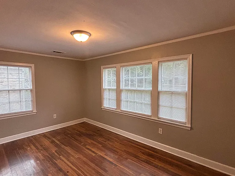 899 Chatwood St — Photo 10