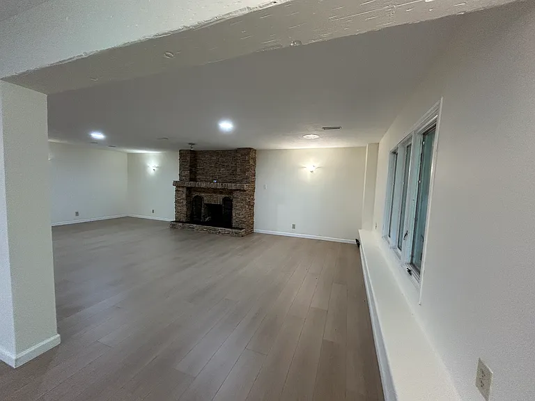 13919 34th Ave #BASEMENT — Photo 2