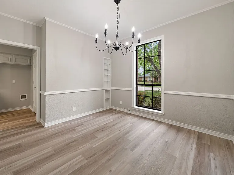 306 Westpark Dr N — Photo 11