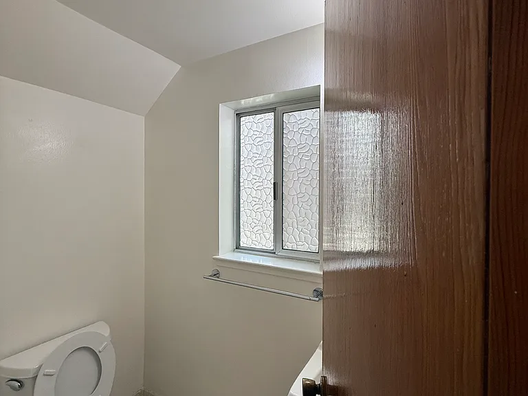 1525 Powell St — Photo 10