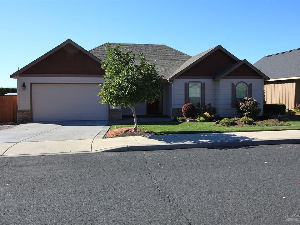 1st image of 2957 NW Canyon Dr