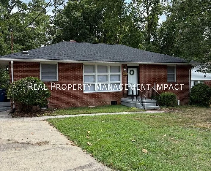 906 Springdale Dr — Photo 2