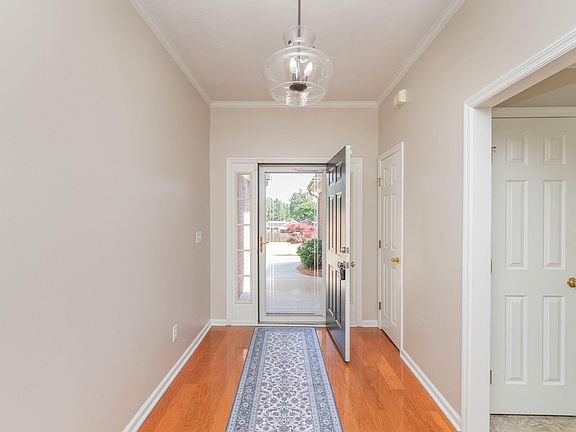 3rd image of 488 Wickham Dr