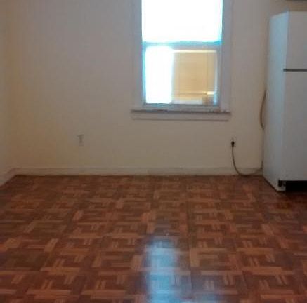 3rd image of 620 N M St