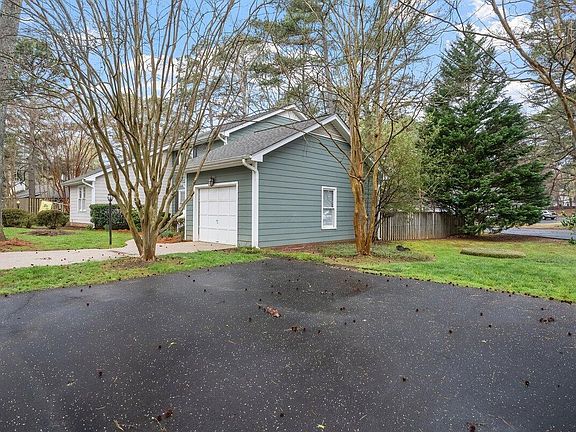 3rd image of 1512 Laureldale Dr