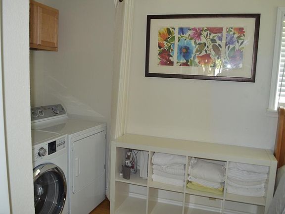 Fully furnished - full sized washer and dryer