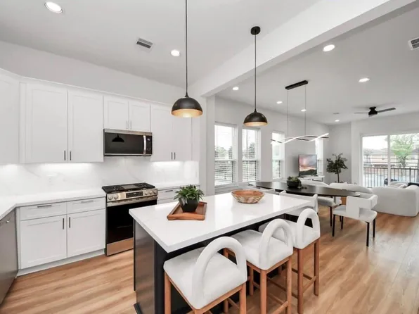 2426 Ella Blvd, Houston, TX 77008