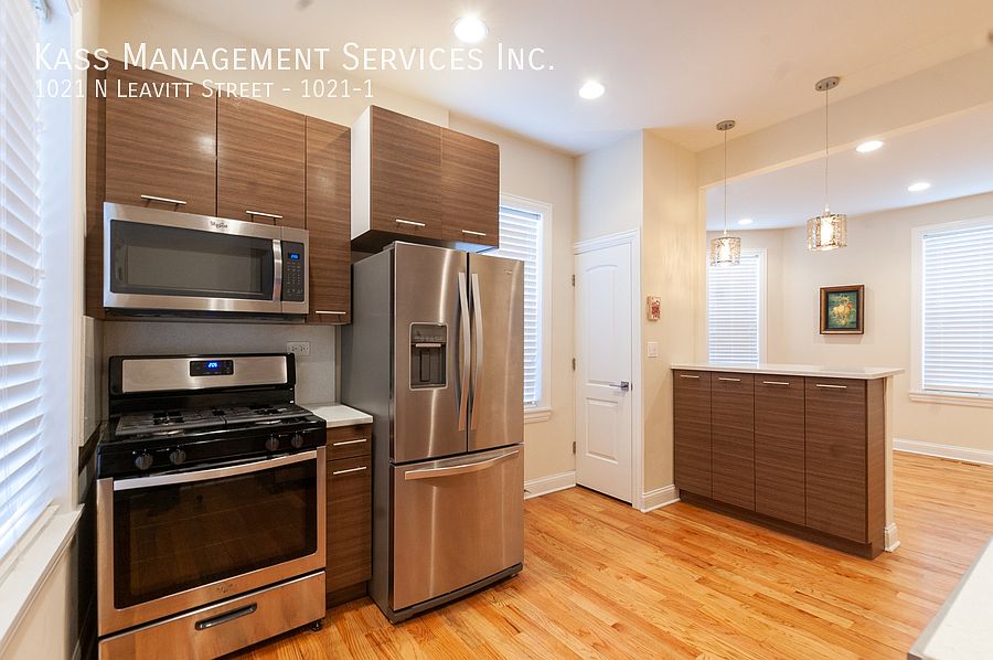 1st image of 1021 N Leavitt St #1