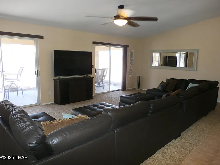 2304 Buckingham Blvd — Photo 2