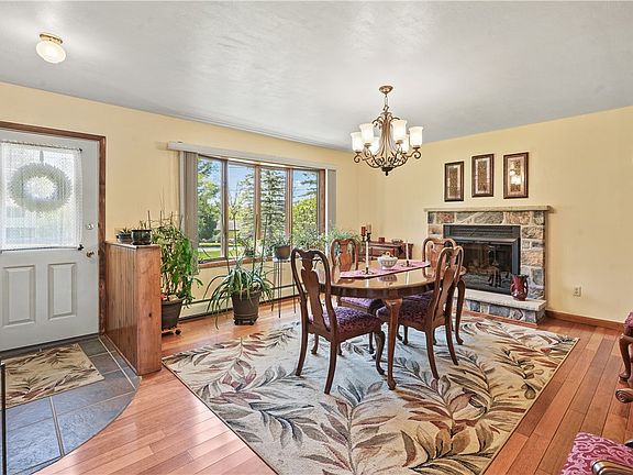 3rd image of 104 Burleigh Dr