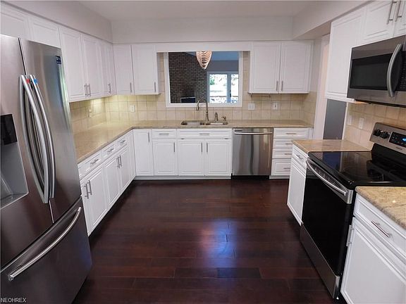 5th image of 3 Sherwood Ct