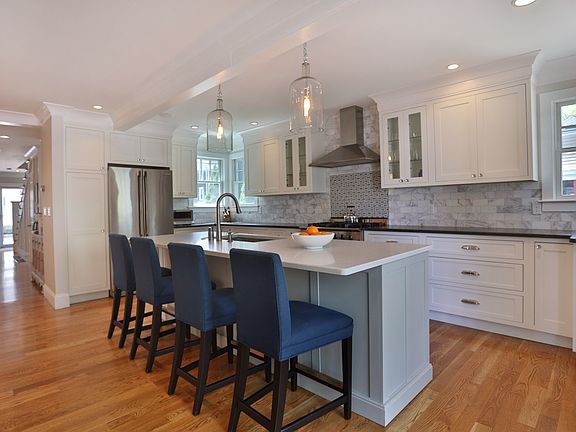 3rd image of 30 Munroe St