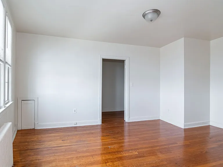 11 Nicholson St NW #210 — Photo 5