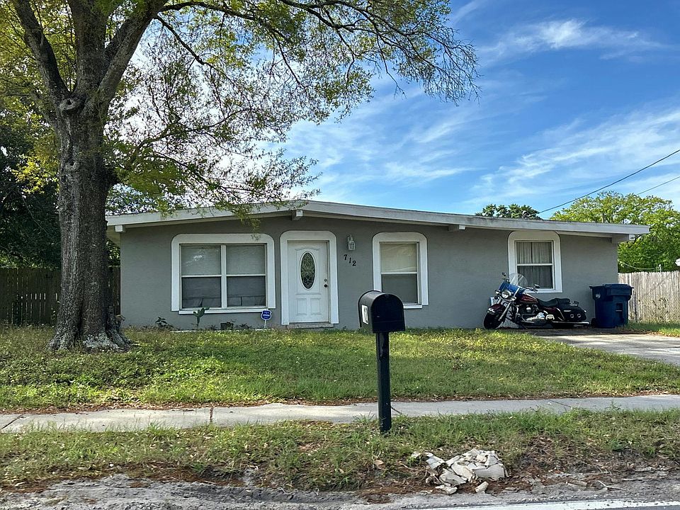 1st image of 712 W Country Club Dr