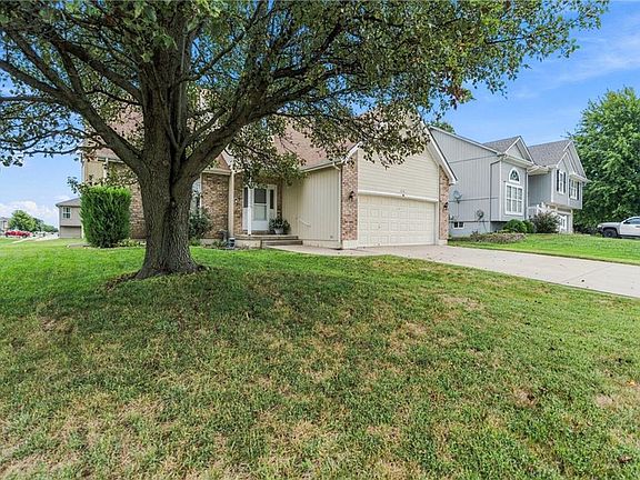 3rd image of 1112 Camelot Dr