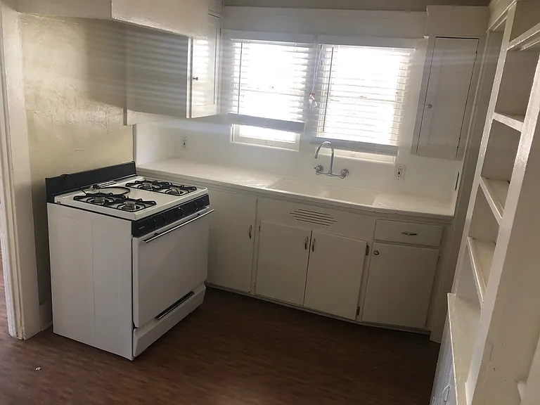 431 Rose Ave — Photo 5