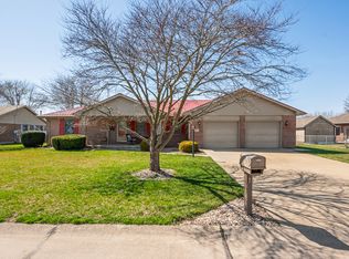 416 Hedge Ct W, Seymour, IN 47274