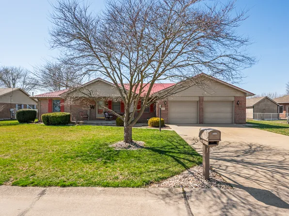 416 Hedge Ct W, Seymour, IN 47274