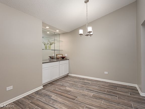 5th image of 337 Essex Ct #5-C