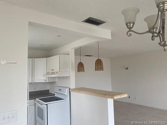 3rd image of 2100 NE 51st Ct APT 201
