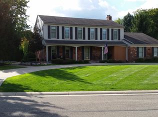 1325 Chestnut Cir, Rochester Hills, MI 48309